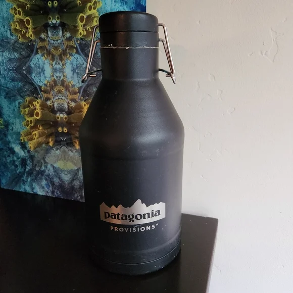 B2GO Patagonia 64 oz MIIR Growler in Black - Picture 1 of 11